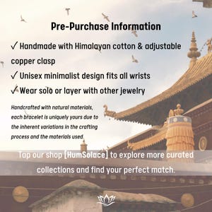Puede incluir: Imagen con texto sobre pulseras hechas a mano. El texto dice que las pulseras est&aacute;n hechas con algod&oacute;n del Himalaya, tienen un cierre de cobre ajustable y un dise&ntilde;o minimalista unisex. Las pulseras se pueden usar solas o en capas con otras joyas.