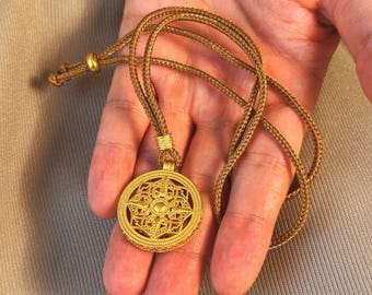 Tibetan Vajra Spinning Necklace, Double Sided Buddhist Amulet with Sacred Mantra, Gold Plated Protection lucky charm Jewelry for Mindfulness