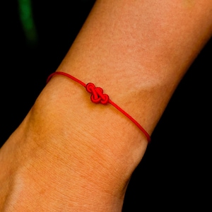 Minimalist Red String Lucky Knot Bracelet, Good Luck Chinese Knot Amulet Gift for Best Friend,Adjustable Protection Family Matching Jewelry