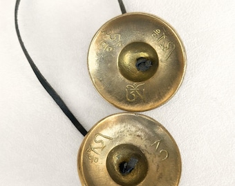 Sino Tingsha de Latão Tibetano, Sino Budista para Oração e Meditação, Mantra Om Mani Padme Hum, Instrumento de Cura Sonora, Presente para Yoga e Atenção Plena