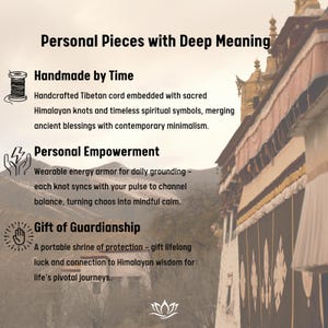 Puede incluir: Imagen con texto: "Piezas personales con significado profundo". Detalles incluyen "Hecho a mano por el tiempo", "Empoderamiento personal" y "Regalo de tutela". La imagen presenta un edificio con detalles ornamentados y un fondo monta&ntilde;oso.