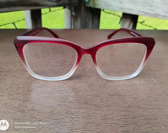 Betsey Johnson translucent RED ombre plastic reading glasses +2.50 magnification