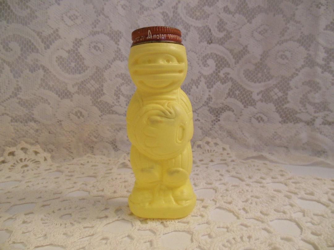 Domino Sugar Cinnamon Sugar Shaker Baseball Guy Shaped Mfr by amstar