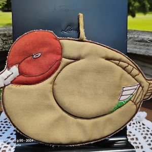 vintage duck shaped hot pad pot holder  1980 novelty W-C Imports cottagecore