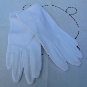 vintage white fabric women's gloves petite / small in size circa 1950s 1960s image 1