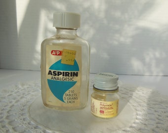 lot of (2) vintage medicine bottles from 1980s A & P aspirin, and  Polymox amoxicillin