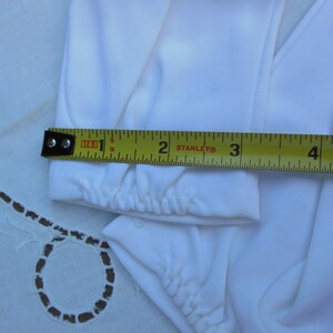 vintage white fabric women's gloves petite / small in size circa 1950s 1960s image 3