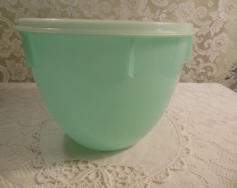 vintage Eagle plastic "Super Seal" lettuce keeper - Made in USA - circa 1970s