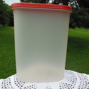Tupperware Modular Mates medium sized  food storage bin snap on lid Size#4 1980s
