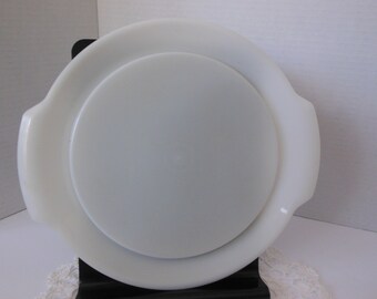 vintage Tupperware base for "Jel-n-serve" dish   only includes base  excellent vintage condition 70s