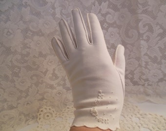 vintage dressy ladies' gloves ecru / cream fancy little buttons down back hand & scalloping with embroidery at wrist area