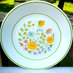 Corelle Expressions Meadow pattern salad plate replacement springy floral retired pattern