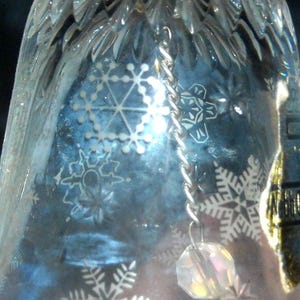 crystal dinner bell Webb Corbet brand snowflake design collectible clear glass Bild 1