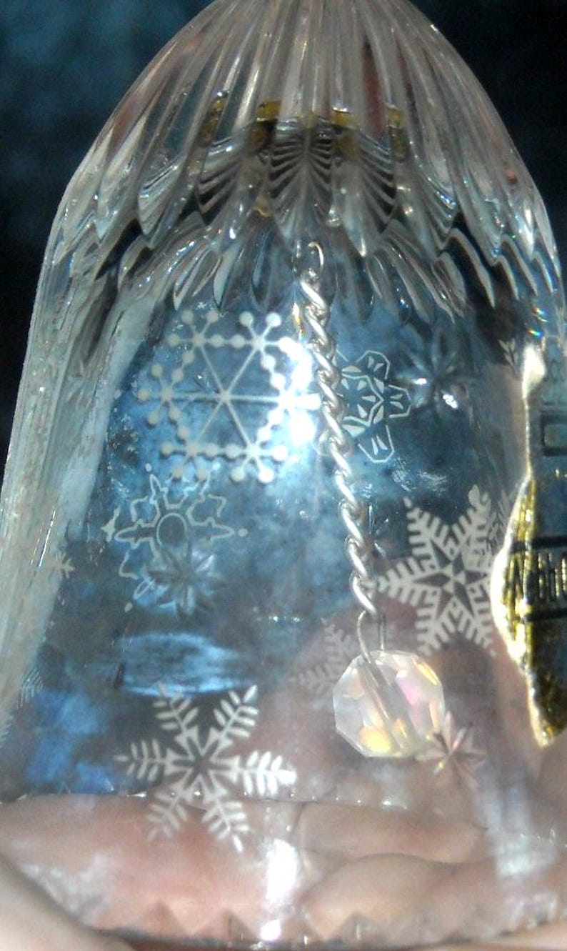 crystal dinner bell Webb Corbet brand snowflake design collectible clear glass Bild 1