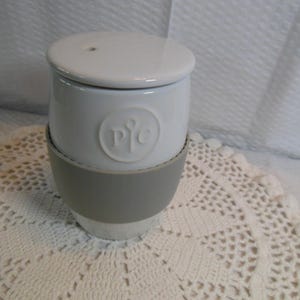 Pampered Chef egg cooker microwave ceramic 16oz With Silicone gripper band