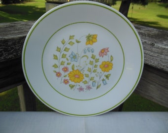 single orphan Corelle salad plate "Meadow" pattern part of Corelle Expressions line springy floral pattern