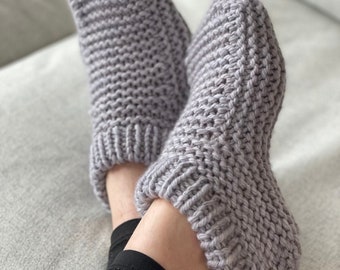Grownup booties knitting pattern, garter slippers knitting pattern - Cozy Toesies