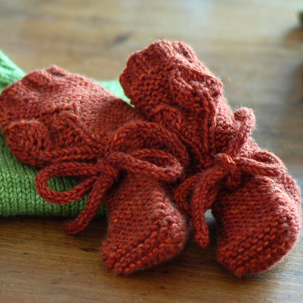 Petites Feuilles Boots PDF knitting pattern