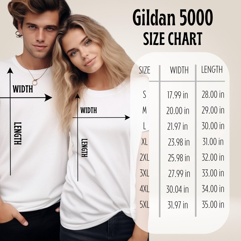 K&ouml;nnte beinhalten: Gr&ouml;&szlig;entabelle f&uuml;r Gildan 5000 T-Shirts, mit Ma&szlig;en in Zoll. Die Tabelle umfasst die Gr&ouml;&szlig;en S bis 5XL mit den entsprechenden Breiten- und L&auml;ngenma&szlig;en. Zwei Personen tragen wei&szlig;e T-Shirts.