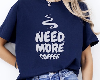 T-shirt unisexe Coffee Addict drôle Need More Coffee Shirt Cadeau pour amateur de café Tshirt Tasse à café T-shirt en coton unisexe Cadeau amusant pour lui pour elle