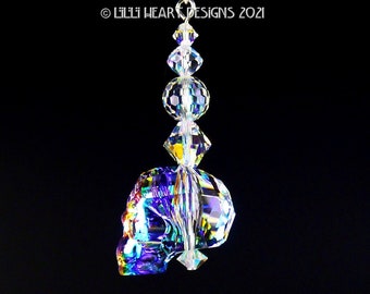 ¡NUEVO! Dije para coche con forma de calavera de cristal Swarovski, Aurora Borealis, atrapasol brillante. Cuentas disco descatalogadas. Diseño de Lilli Heart Designs.