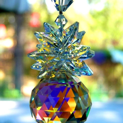 Swarovski Crystal Suncatcher Ananas Aurora Borealis 30mm Prism Crystal Ball Ananas avec AB Feuilles Pour La Maison ou La Voiture Lilli Heart Designs