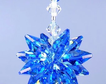 Peut inclure: Une étoile en cristal bleu avec une chaîne en cristal suspendue au sommet.