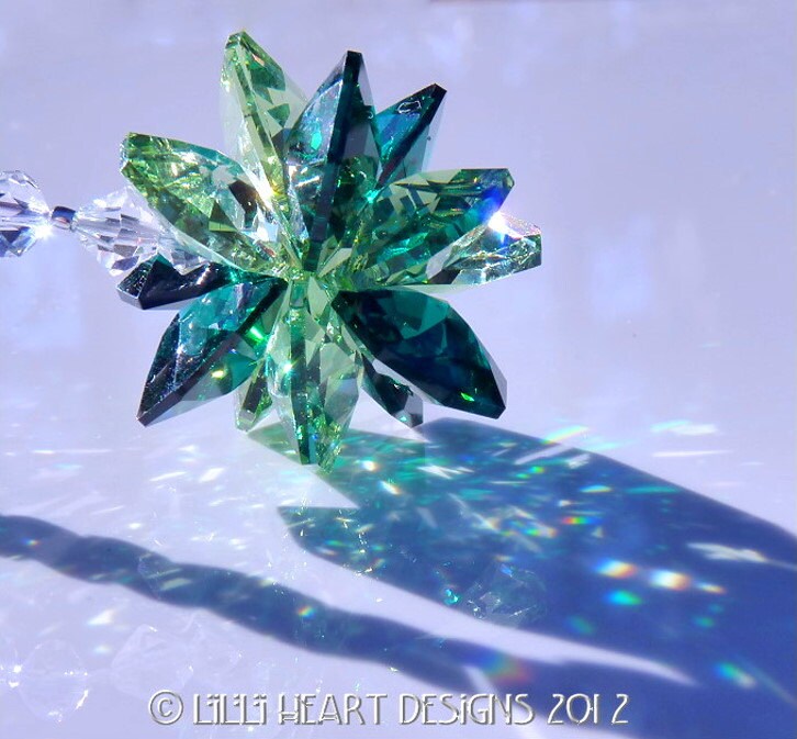 スワロフスキークリスタルサンキャッチャー エメラルドグリーンと