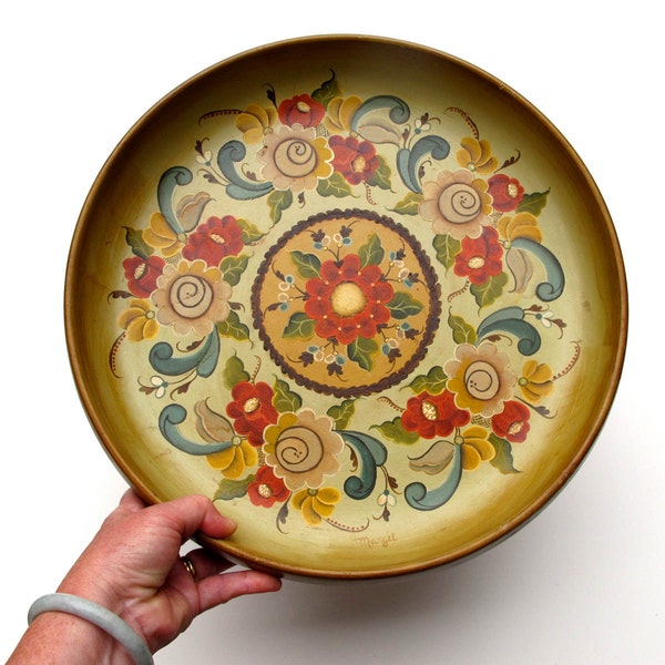 Norwegian Rosemaling Painted Wood Tray or Bowl .. a vintage treasure ..
