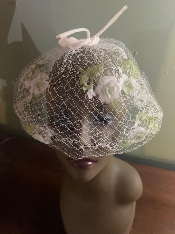 Vintage 60's net hat with flowers white - image 7