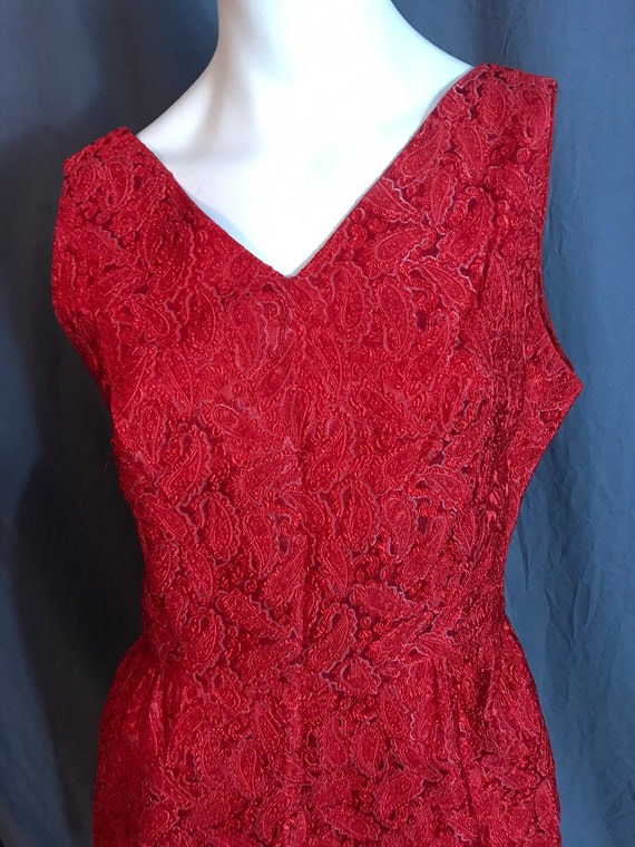 Vintage red 1950’s 60’s paisley brocade fitted dr… - image 3