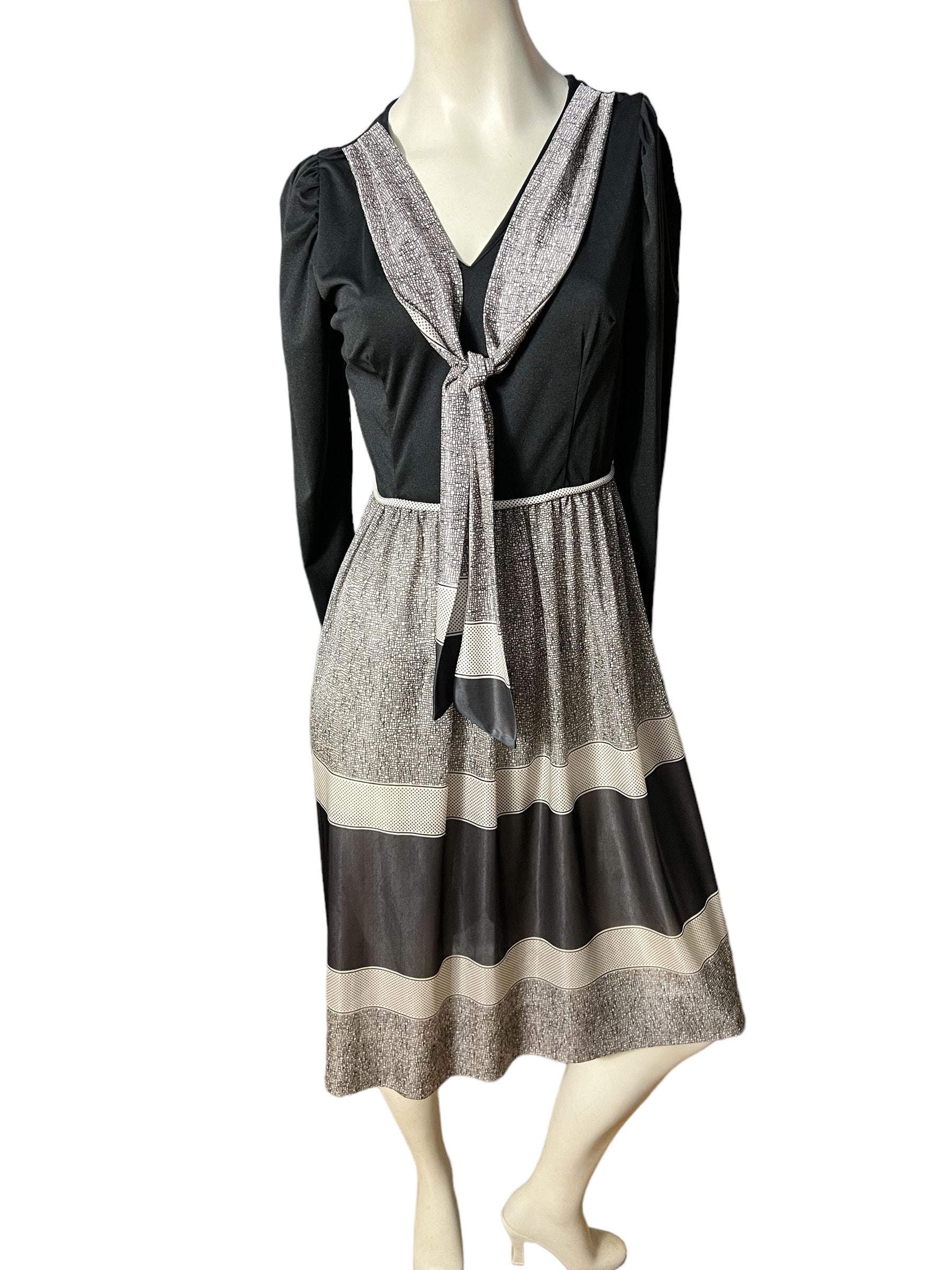 70s black and white dress Black white colorblock sleeveless maxi dress late 60s early 70s S