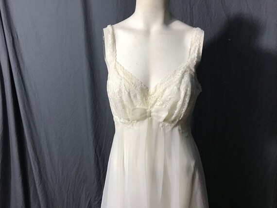 Vintage Vanity Fair 50’s 60’s chiffon white babydo