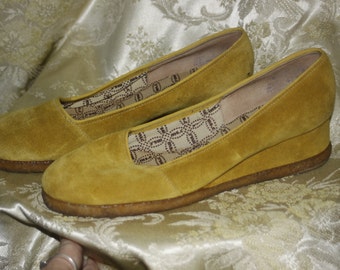 Vintage Miss Capezio Mustard Yellow Platform Suede Heels Shoes 6 M