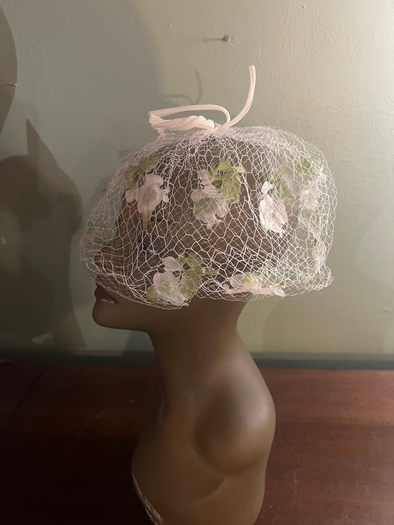 Vintage 60's net hat with flowers white - image 1