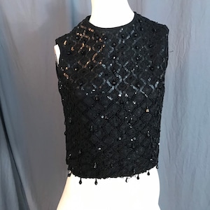 Top vintage sin mangas con lentejuelas y cuentas negras A la Mode de los años 60, talla 8