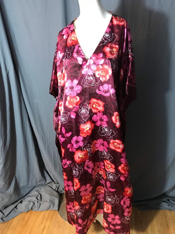 Vintage floral Bobbie Brooks caftan nightgown one… - image 2