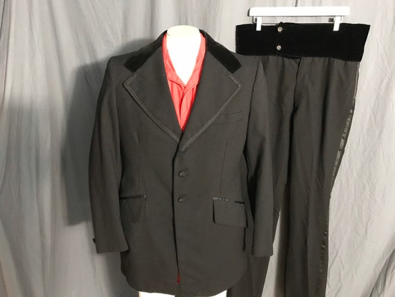 Vintage 1970’s black velvet tuxedo suit 40 S
