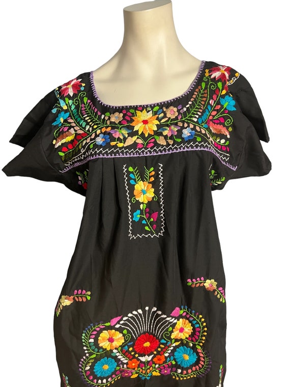 Vintage black embroidered Mexican dress M L - image 3