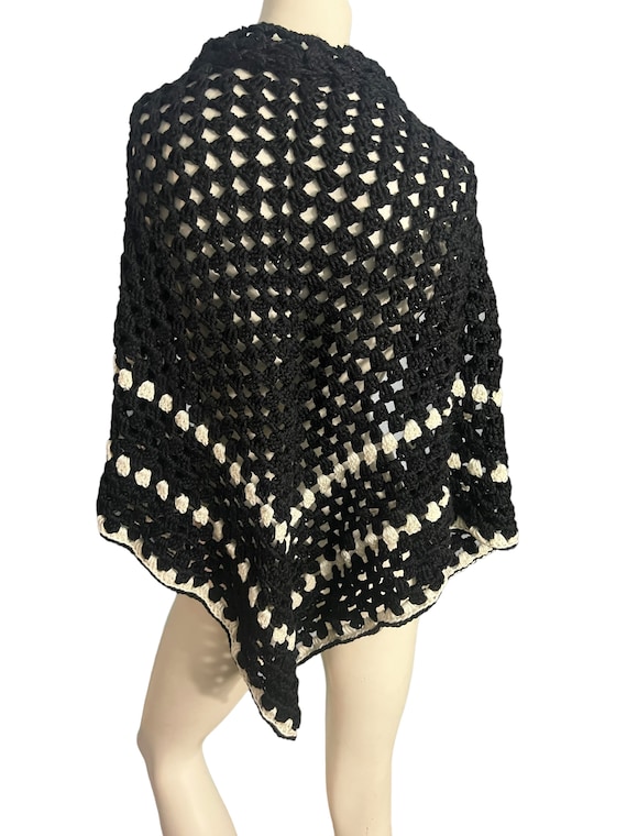 Vintage black and white crochet shawl - image 4
