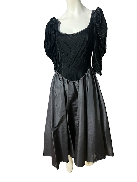 Vintage 80’s Gunne Sax dress 13 black velvet - image 2