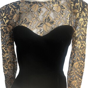 Vestido vintage de terciopelo negro y encaje dorado Donna Ricco 4 imagen 2