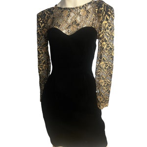 Vestido vintage de terciopelo negro y encaje dorado Donna Ricco 4 imagen 3
