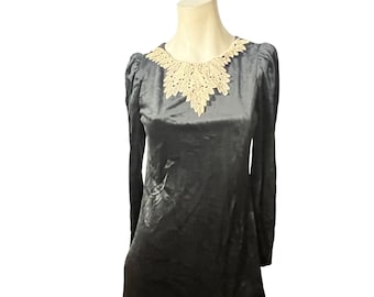 Vintage 80's Black velor Dress with lace collar 7 M