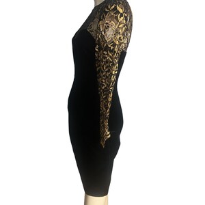 Vestido vintage de terciopelo negro y encaje dorado Donna Ricco 4 imagen 6