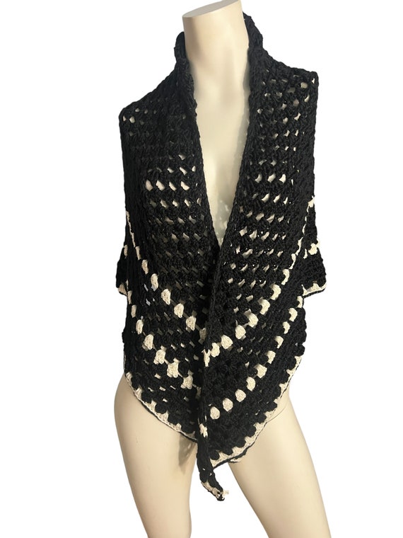 Vintage black and white crochet shawl - image 2