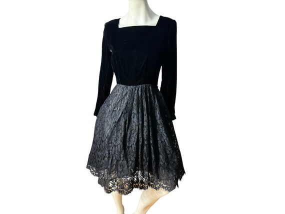 liz claiborne lace dress Liz Claiborne Black Lace Dress. Size 10. RS 87