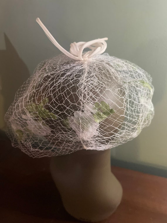 Vintage 60's net hat with flowers white - image 5