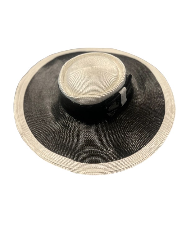 Vintage 60's black & white straw hat huge Sandra - image 5