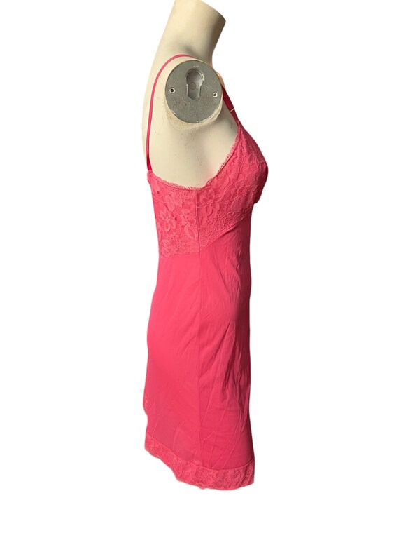 Vintage 70's pink full slip S 32 Vanity Fair - image 4